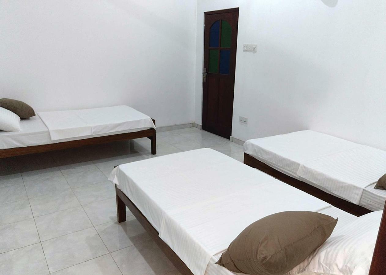 The Kaktus House At Airport Hostel Katunayake Exterior photo
