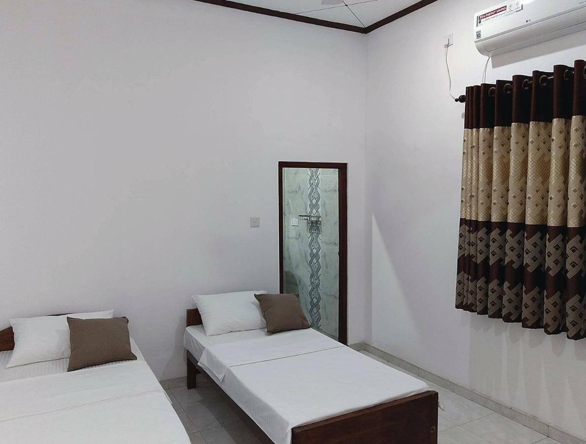 The Kaktus House At Airport Hostel Katunayake Exterior photo