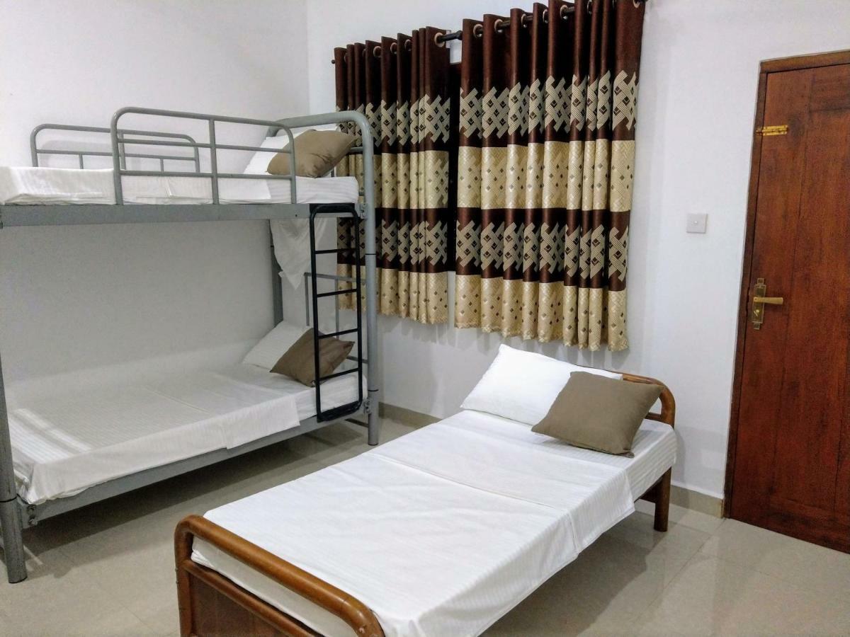 The Kaktus House At Airport Hostel Katunayake Exterior photo