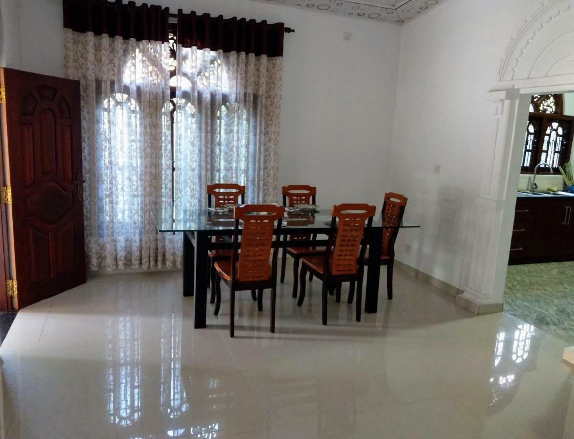 The Kaktus House At Airport Hostel Katunayake Exterior photo