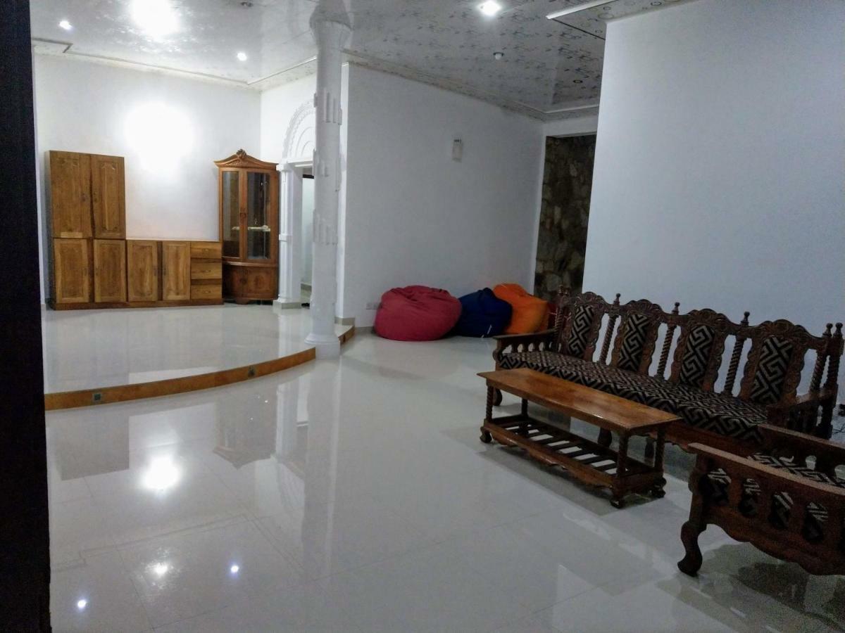 The Kaktus House At Airport Hostel Katunayake Exterior photo