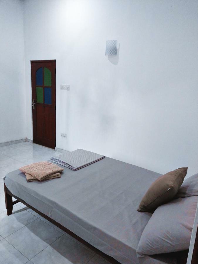 The Kaktus House At Airport Hostel Katunayake Exterior photo